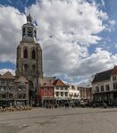 Grote Markt met de Sint Gertrudiskerk. Rechts het AS-pand.
<br/>
Marcel Westhoff, maart 2017